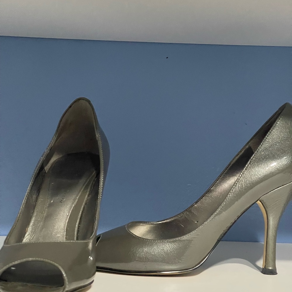 Anne Klein Elegant Gray Peep-Toe Heels